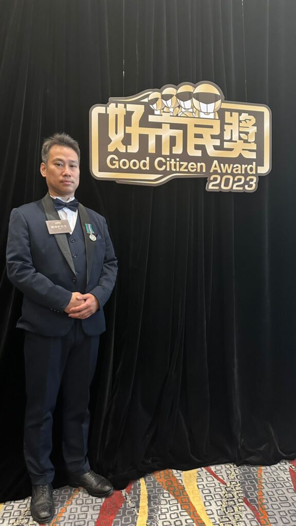 香港擁有壯麗的自然景觀,其中遍佈各區的郊野公園成為無數市民鍾愛的戶外活動場所。這些郊野公園面積廣闊,佔地接近全港土地的40%,使得不少市民得以擁抱大自然,享受行山、露營等活動帶來的自由與放鬆。然而,隨着戶外活動的普及,與之相關的山野事故也在逐年增多。