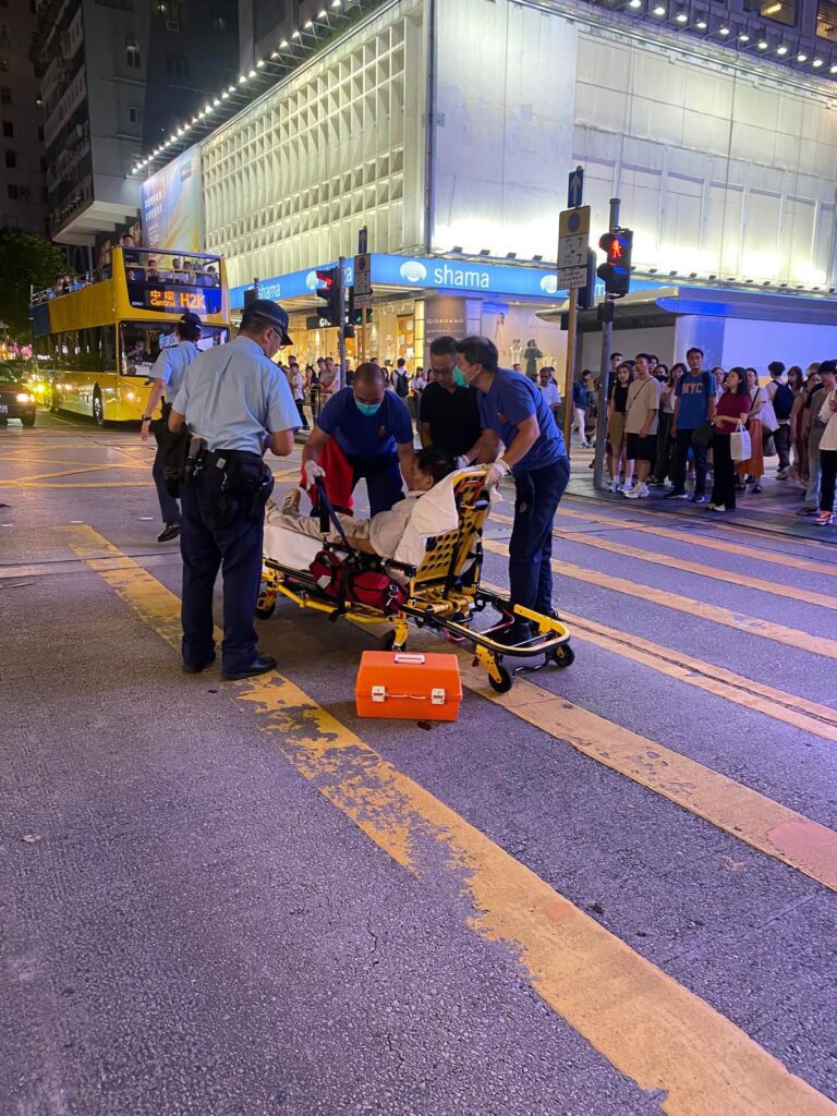 香港擁有壯麗的自然景觀,其中遍佈各區的郊野公園成為無數市民鍾愛的戶外活動場所。這些郊野公園面積廣闊,佔地接近全港土地的40%,使得不少市民得以擁抱大自然,享受行山、露營等活動帶來的自由與放鬆。然而,隨着戶外活動的普及,與之相關的山野事故也在逐年增多。