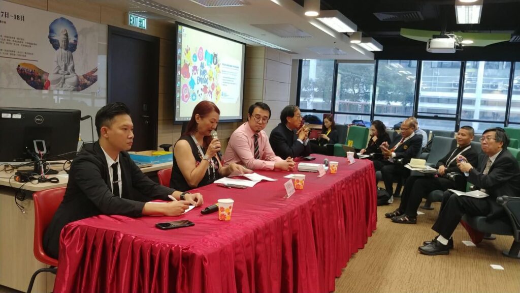 在現代都市化與信仰多元化的背景下,宗教團體如何推動社會服務、如何面對挑戰並獲取信任,成為一個值得深思的課題。對此,《同悅》採訪了香港學者潘啟聰博士,他以香港為例,探討佛教團體如何在多元化社會中實踐慈善工作,並分享了他最新研究的心得與觀點。