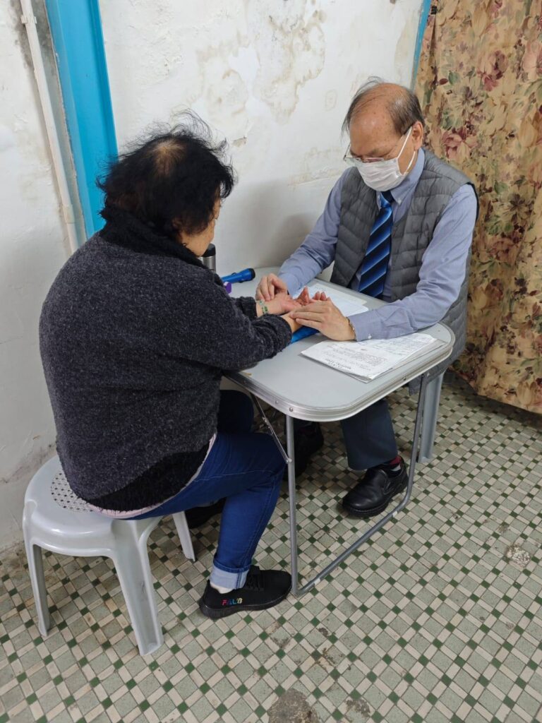 朱國棟醫師,多年來投身醫療服務,致力推廣社區健康教育與培育專業中醫人才。他的行醫之路,不僅是專業的展現,更是一段深耕基層、以心為本的故事。