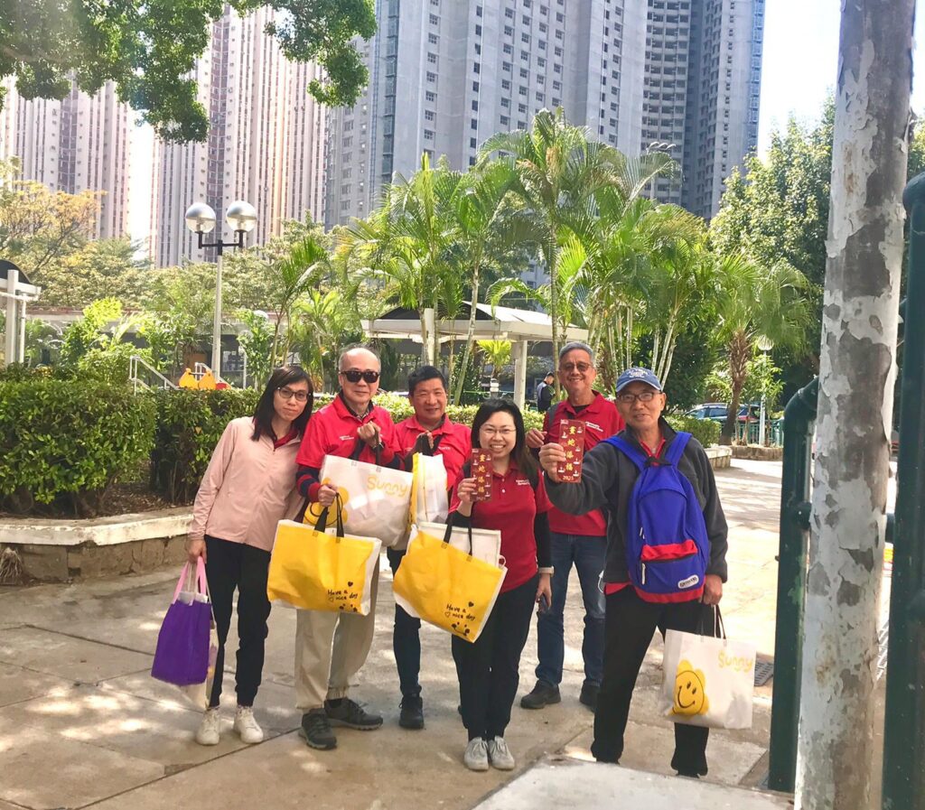 李錦生,一位退而不休的工程師,他的人生充滿了學習的堅韌、工作的專業以及服務社會的熱忱。他的故事如同一本充滿啟發的傳記,從學徒到工程師再到義工隊長,他用自己的努力與愛心,書寫了一段多彩而富有意義的人生。