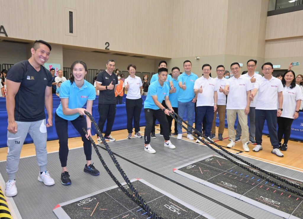 在武術界,詠春作為一門歷史悠久且充滿智慧的技藝,不僅是一種武術,更是一種生活哲學。同悅有幸採訪到余振榮師傅,他以十多年的努力與熱忱,致力於推廣詠春,這段訪談充滿了他的堅持、熱愛與對學生無私的付出。以下,讓我們深入了解余師傅如何將武術精神融入生活,並成就一個個學員的故事。