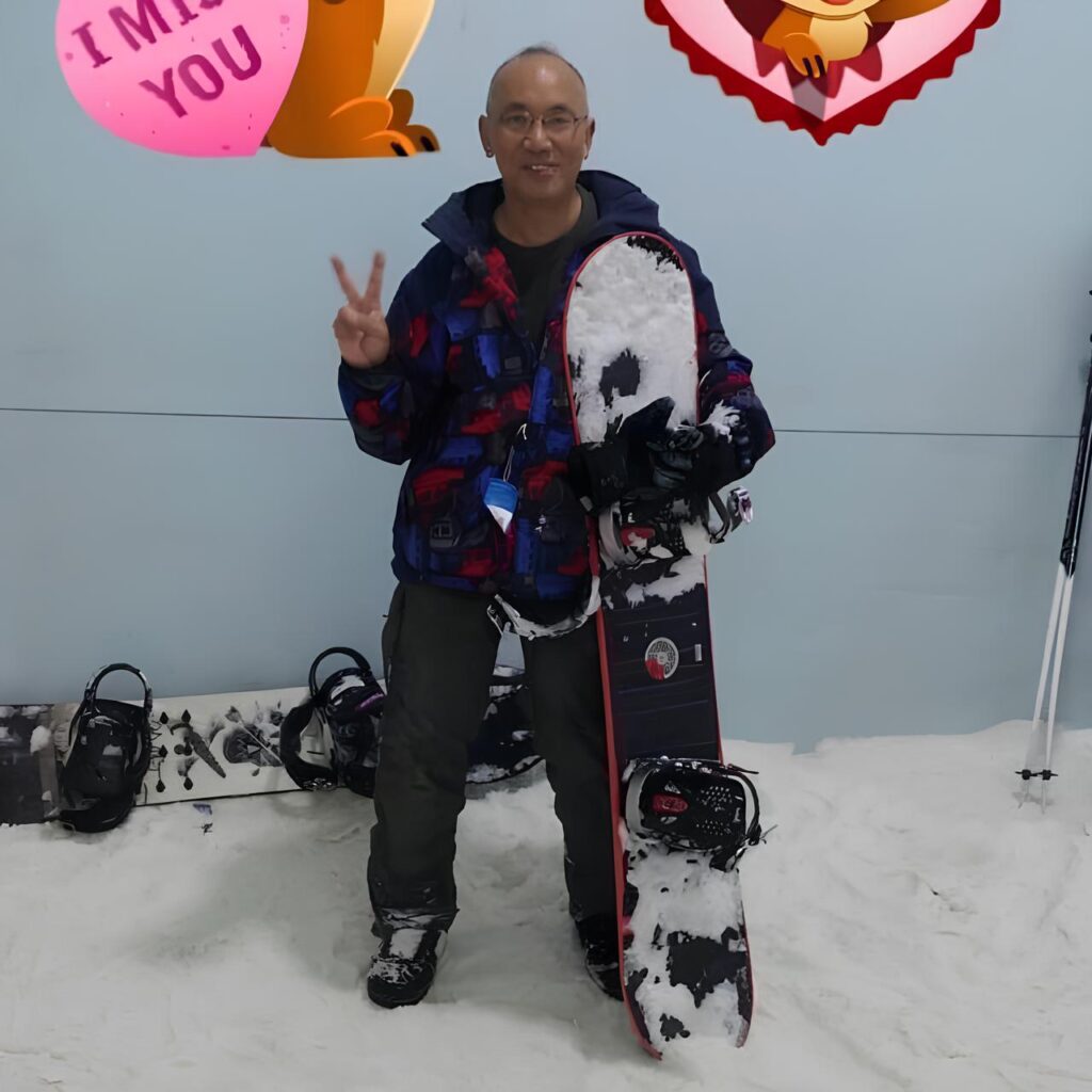 有人說,退休生活的美好在於自由選擇如何過活,而李錦生先生的選擇並不平凡。他曾是工程師,退休後卻一頭栽進各種運動與教學,並融入他對物理的熱愛,以獨特的方式將科學與生活連結起來,為他人帶來知識與快樂。
