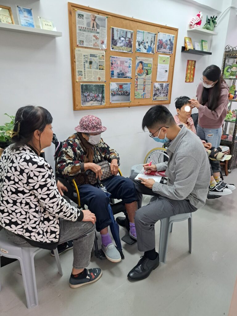 在現代醫療資源分配不均的社會中,如何讓基層群體獲得持續而有效的醫療服務,是一個長久以來的挑戰。然而,朱國棟醫師,一位中國國醫學院全科中醫學士及註冊中醫師,以堅定的理念和實際行動,為基層醫療帶來了一線曙光。他的故事,是一段關於信念、堅持與突破的動人篇章。