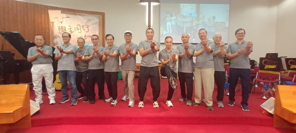 在武術界,詠春作為一門歷史悠久且充滿智慧的技藝,不僅是一種武術,更是一種生活哲學。同悅有幸採訪到余振榮師傅,他以十多年的努力與熱忱,致力於推廣詠春,這段訪談充滿了他的堅持、熱愛與對學生無私的付出。以下,讓我們深入了解余師傅如何將武術精神融入生活,並成就一個個學員的故事。