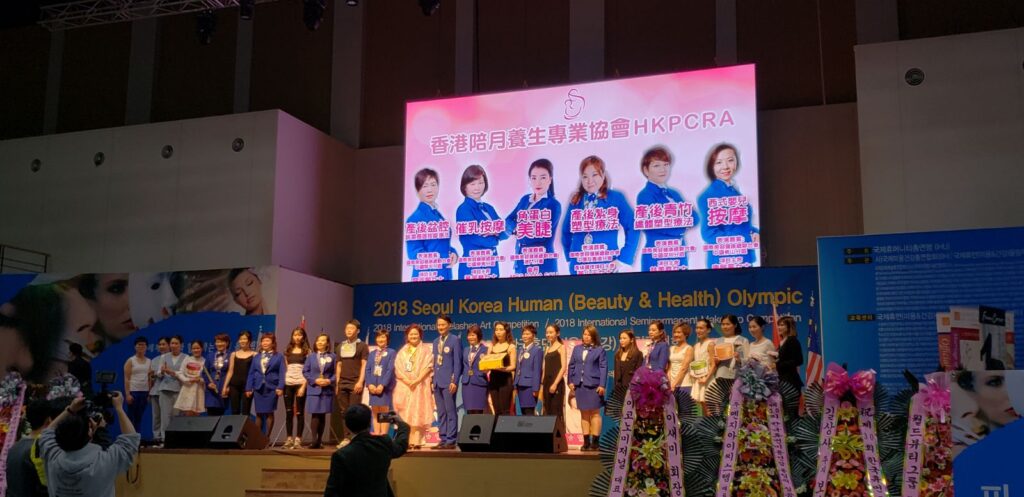 在香港產後護理培訓學院任教多年,Angel老師以豐富的經驗和細膩的技巧,幫助無數新手媽媽走出哺乳和產後調理的困境。在一次訪談中,Angel老師深入分享了她對產後護理的見解,讓人對這個專業有了更深層次的認識。