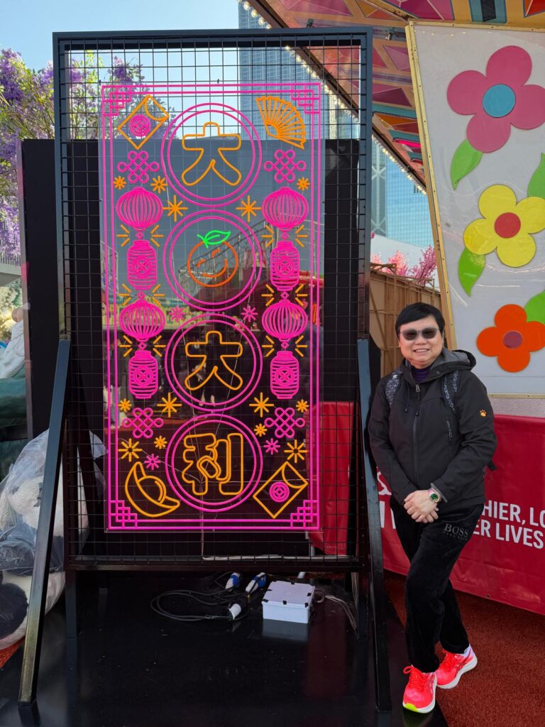 「對我來說,這不僅是一門技術,而是一個與人連結的工具。」Wendy在訪談中坦言,她並非單純以此為謀生工具,而是希望透過這種方式,認識更多人,無論是家長、朋友,甚至是客戶。「這是一種能量的交換,當你投入時間去解讀對方的生命密碼,你同時也在幫助對方找到更順利的道路。」