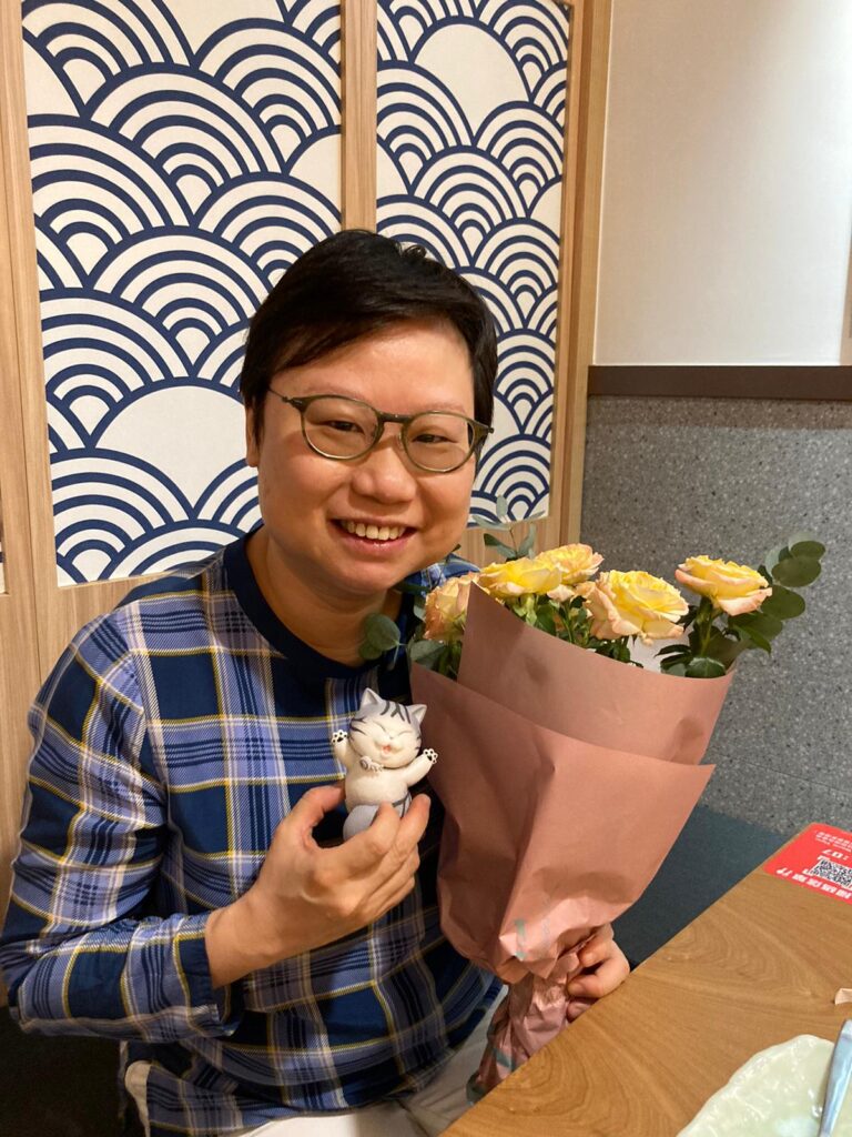 在這個充滿變數的世界,每個人都在尋找屬於自己的方向與價值。而「生命密碼」作為一種解析自我特質的方式,正逐漸引起關注。我們邀請到孟君蔚老師 Wendy,與我們分享她對生命密碼的見解,並剖析人們如何透過這套系統,更深入了解自己,進而改變命運。