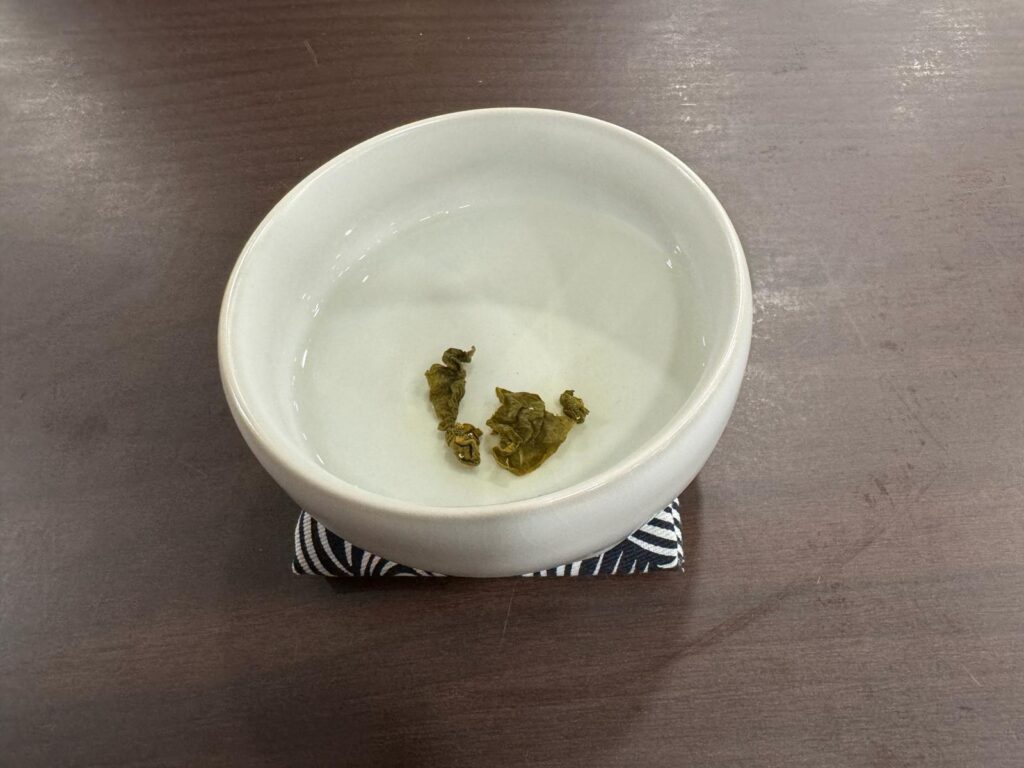 我們每個人一生中或多或少都會有一些心結,如果這些心結沒有解開,就可能影響我們的心境,甚至帶到生命的最後一刻。傳燈法師曾在醫院探望一位病人的經歷,讓我們深刻體會到寬恕與放下的重要性。
