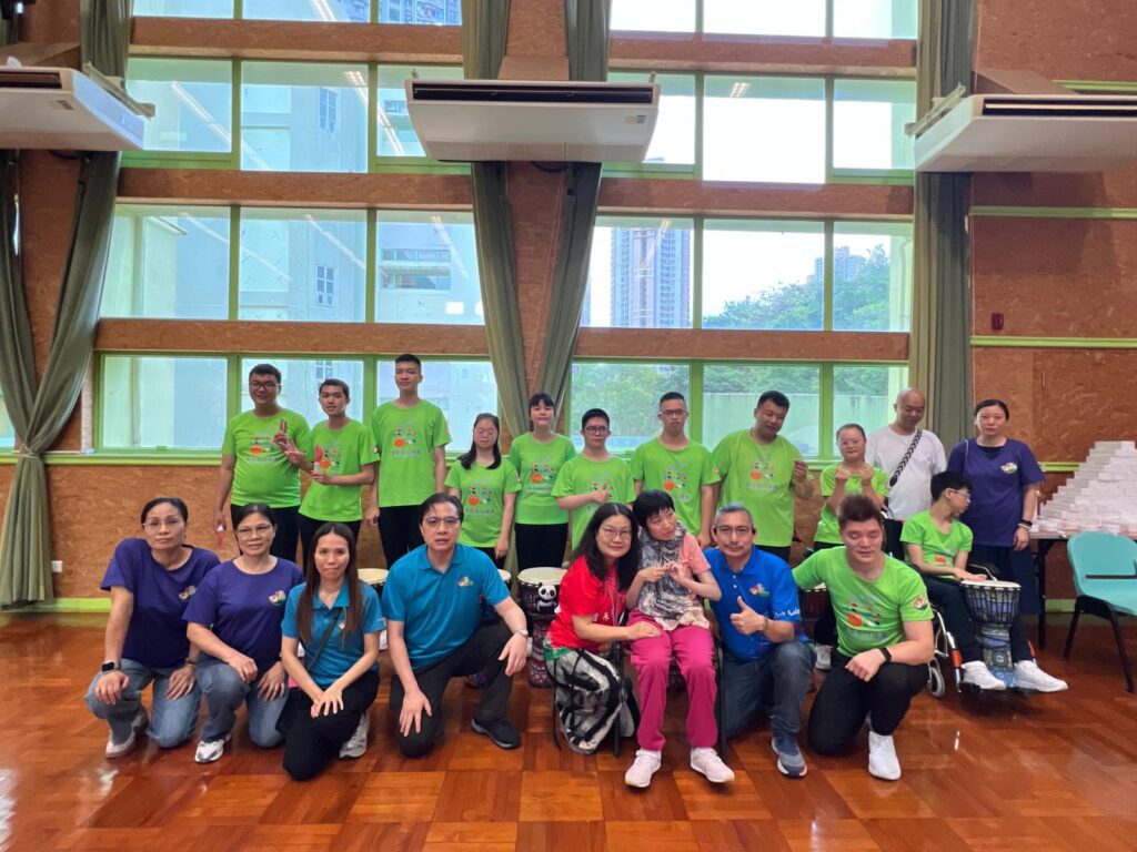 「我們老了,他們怎麼辦?」這句話在青草音符創辦人兼主席徐江琼(Helen)口中說出來,沒有戲劇性的悲情,也沒有煽情的渲染,卻道盡了無數SEN(有特殊教育需要)家庭的無聲焦慮。這份焦慮不只關乎一個孩子,而是一個家庭的未來。