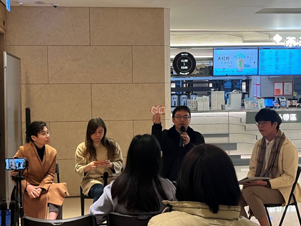 在香港這個節奏急促、教育體制緊湊的城市裡,要找到一個願意深入基層、長期堅守在前線的教育者,其實不易。而張家灝(Walter)就是這樣一位例外中的例外。他不是教育出身的老師,卻在教育這條路上愈走愈穩,愈走愈深。他的旅程,更像是一場與命運搏鬥的實驗,最終兌現為一個個孩子的希望。