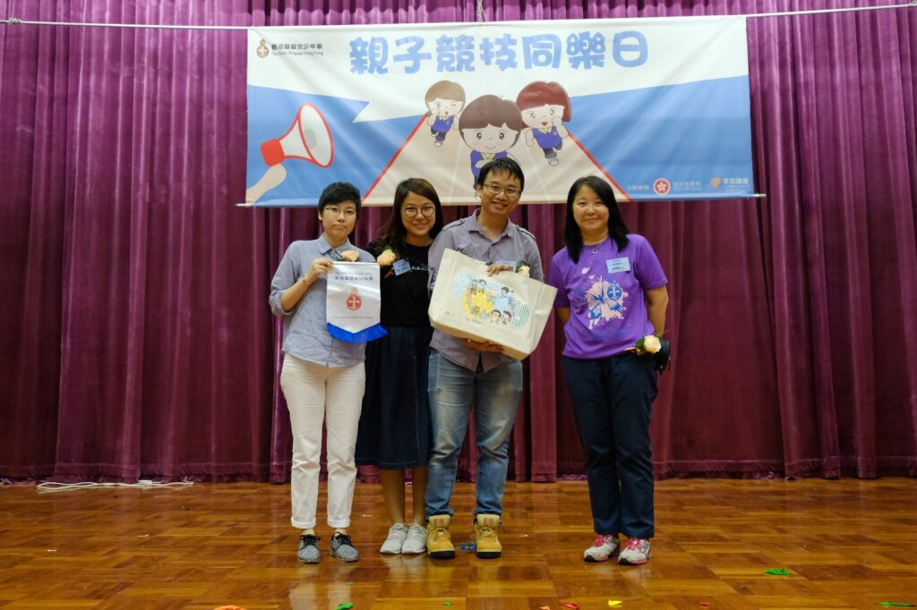 在本地教育與社會創新領域,有一位創辦人正默默地用他的方式持續改變著社會。他是張家灝(Walter),童創文化的共同創辦人之一。他不是傳統意義上的教師,卻比許多老師更了解學生。他不是藝術家,卻讓一個個遊戲和故事,成為學生、家長與教育者之間最溫暖的橋樑。