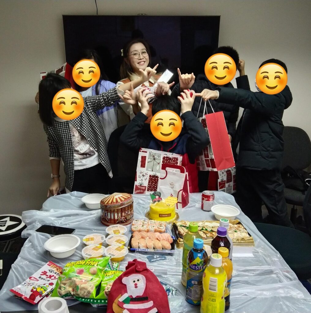 在現今競爭激烈的教育環境下,如何讓孩子真正愛上學習,是許多教育者不斷思考的問題。這次,我們專訪了一位熱愛教育的英語導師——Ms. Debby,她不僅關心學生的學習進度,未來更希望能夠透過不同的方式,為基層學童帶來更多的學習機會。