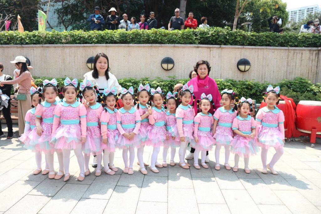 在節奏急促、競爭激烈的香港社會中,幼兒教育常被視為孩子學習旅程的起點,也是邁向成功的第一步。許多家長希望孩子「贏在起跑線」,卻也讓孩子在學齡前便陷入壓力與追趕的環境中。那麼,在這樣的氛圍下,我們還能否為孩子保留一份學習的純真與自由?