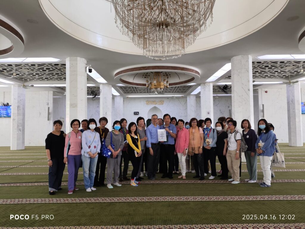 在每一個宗教家庭中,父母總希望孩子能夠延續自己的信仰,並且成為一個品格高尚的人。馬先生在訪談中分享了他對伊斯蘭教家庭教育的體會,以及個人成長的經歷。