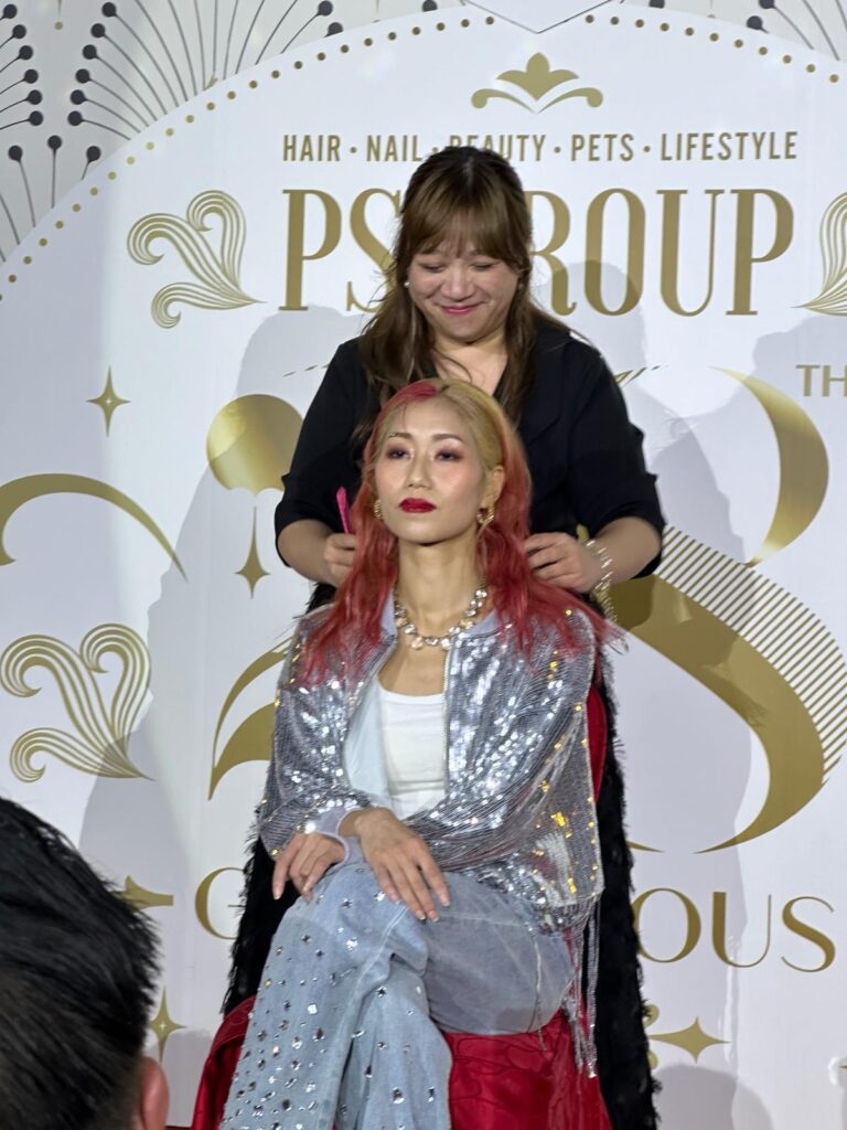 在 Chic Private i SALON,我們認識了 Yuki,一位帶著溫和笑容、語氣堅定的髮型師。她的故事,是一段從迷惘走向清晰、從低谷走向重建的過程。這不是一場劇烈的翻轉,而是一場深思熟慮後的選擇。