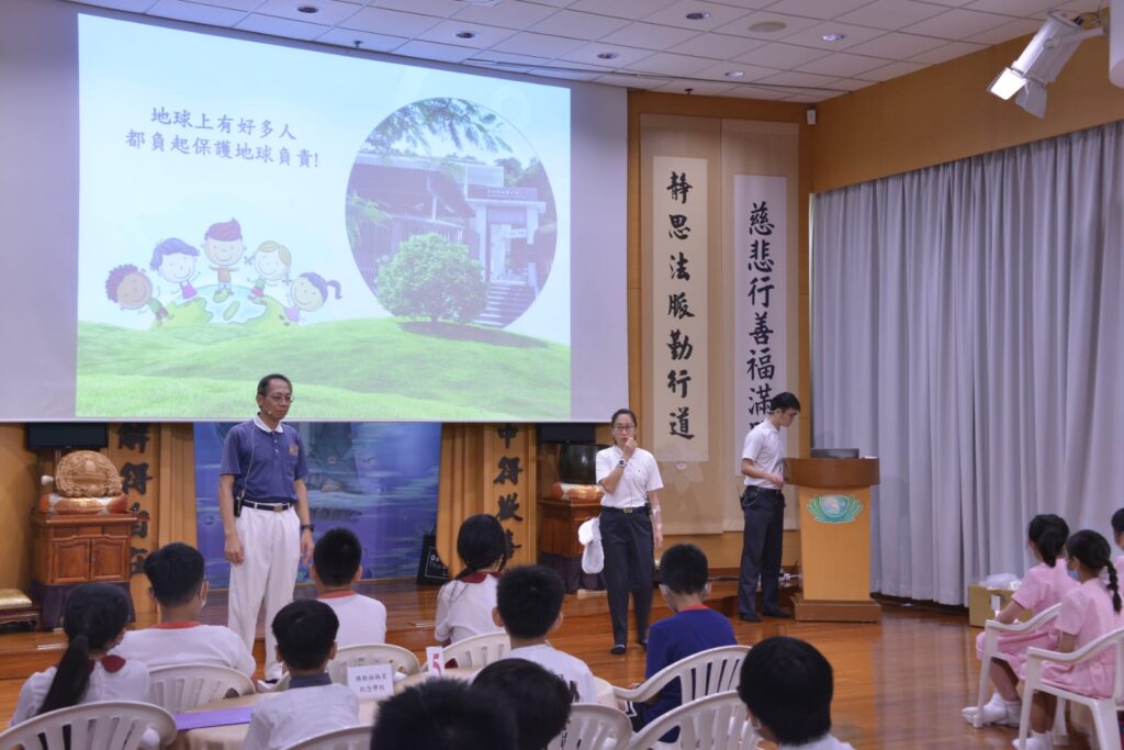 梁榮錦先生,現任佛教慈濟基金會香港分會的同仁,曾經是一位來自工業界玩具製造行業人士。如今他全身投入慈濟志業負責環保推廣等工作,走出一條截然不同的人生道路。他的故事,是一段從迷惑到頓悟,從物質追逐轉向心靈富足的歷程。