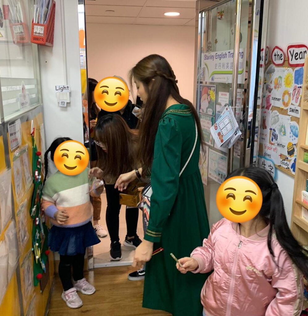 在現今競爭激烈的教育環境下,如何讓孩子真正愛上學習,是許多教育者不斷思考的問題。這次,我們專訪了一位熱愛教育的英語導師——Ms. Debby,她不僅關心學生的學習進度,未來更希望能夠透過不同的方式,為基層學童帶來更多的學習機會。