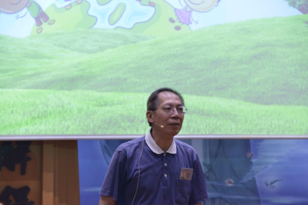 梁榮錦先生,現任佛教慈濟基金會香港分會的同仁,曾經是一位來自工業界玩具製造行業人士。如今他全身投入慈濟志業負責環保推廣等工作,走出一條截然不同的人生道路。他的故事,是一段從迷惑到頓悟,從物質追逐轉向心靈富足的歷程。