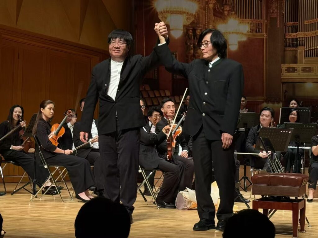 「彈琴,不是為了表現自己,而是為了尊重作曲家。」著名鋼琴家、教育家、香港鋼琴音樂協會主席蔡崇力教授,在接受訪問時這樣說。他的這番話,不只是對音樂的見解,更是一份對藝術的敬畏與承擔。