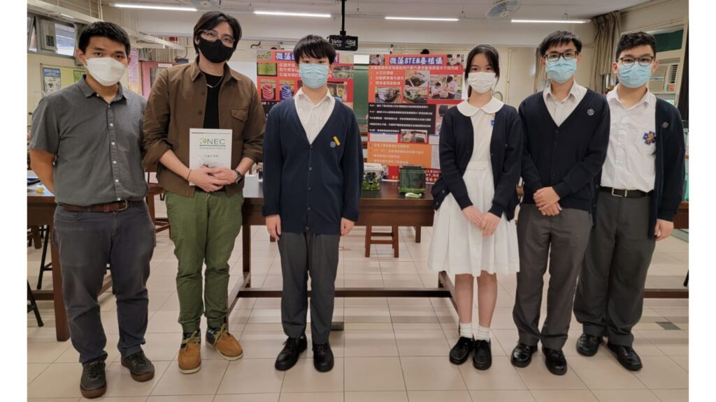在全球環保與可持續發展的熱潮中,「微藻」正逐漸成為一項關鍵技術,不僅能夠減碳、改善空氣質素,還能應用於食品、農業和生物科技等多個領域。而在香港,微藻的推動者之一,正是生態科技專家 黃衍璋(Hanley)。他致力於將微藻技術引入學校與企業,構建完整的生態循環體系,讓這項創新科技真正融入社會,為環境帶來實質改變。