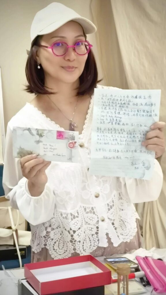 「當上天突然拿走了我的劇本,給我一個全新的,我該怎樣演下去?」梁翠碧(Pheabe),這位生命教練,用她柔和又堅定的聲音,娓娓道來一段跌宕起伏而又充滿希望的生命旅程。