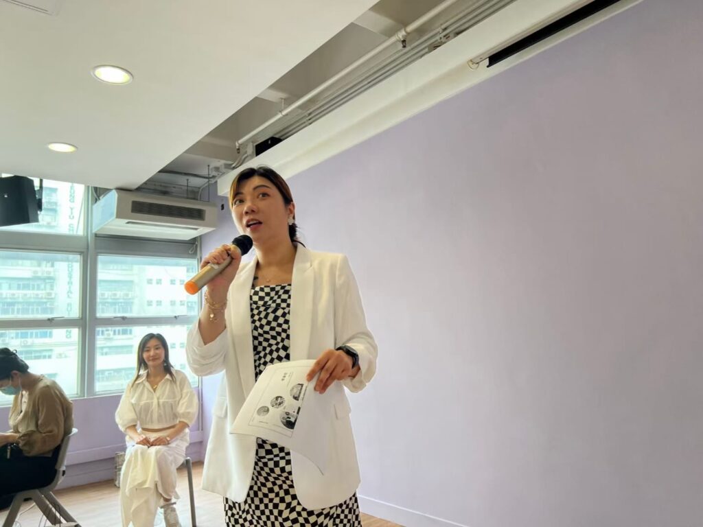 在一次與《同悅》的訪談中,有幸與香港紫荊書院的創辦人張紫伶博士對談。她分享了自己投身教育的初心,也談到香港藝術文化的現況,語氣真誠、想法清晰,讓人感受到她對下一代的深切關懷。