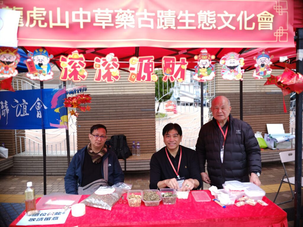 在城市轉角處,總有些人默默耕耘,卻深深影響著社區。何國寶先生,就是這樣一位扎根社區多年的實幹者。他的故事,不只是關於熱心公益,更是一段跨越童年與成年、個人與社群的生命旅程。