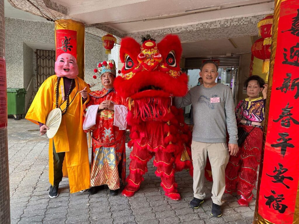 在現今節奏快速、價值多元的社會裡,仍有人默默堅守傳統文化的火種,用一生去實踐與傳承。莫偉明師傅,就是這樣的一位文化守護者。