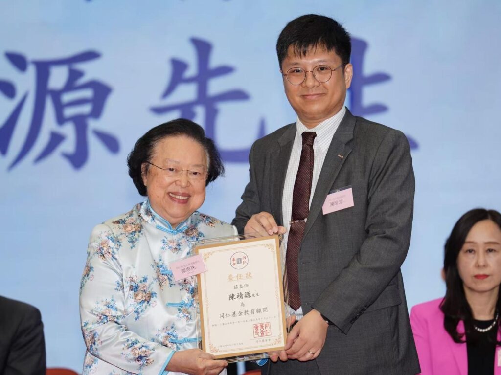 我們都會老去、會生病、會走向終點。當人生走到最後一段路,信仰是否可以陪伴我們平靜地道別?這個問題,陳靖源思考了很久,也看得很深。作為年輕一代的道教研究者,他坦白指出:在臨終關懷這一塊,道教走得還不夠遠,甚至可以說,走得太慢了。
