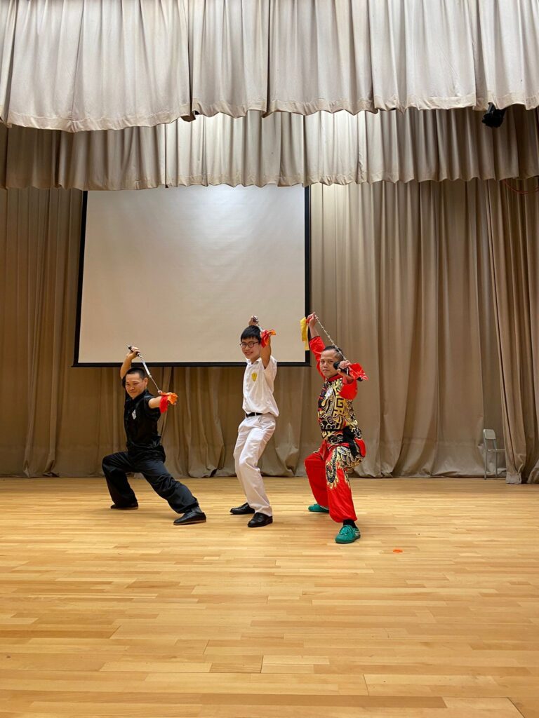 在武術電影的洗禮下,許多人的童年都曾懷抱一個英雄夢。對現今黃飛鴻第六代傳人——林智健師傅而言,這份夢想不僅沒有隨時間淡去,反而在現實中逐步發芽、茁壯,最終成為他人生中最堅定的信念與一生追求的使命。
