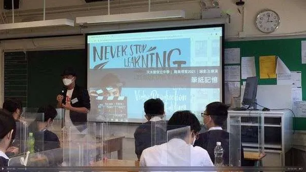 他不是主流舞台上的耀眼明星,卻用無數個微電影、工作坊和社區活動,影響了一群又一群人。他是麥爵閎(人稱麥導),一位導演,也是一位教育者,更是一位用故事傳遞希望的行者。他的作品不一定會在電影院上映,但他的理念正悄悄地在社區、在學校、在生活中開花結果。他相信,每個人都有故事,只要願意分享,便能在這個世界留下有意義的痕跡。