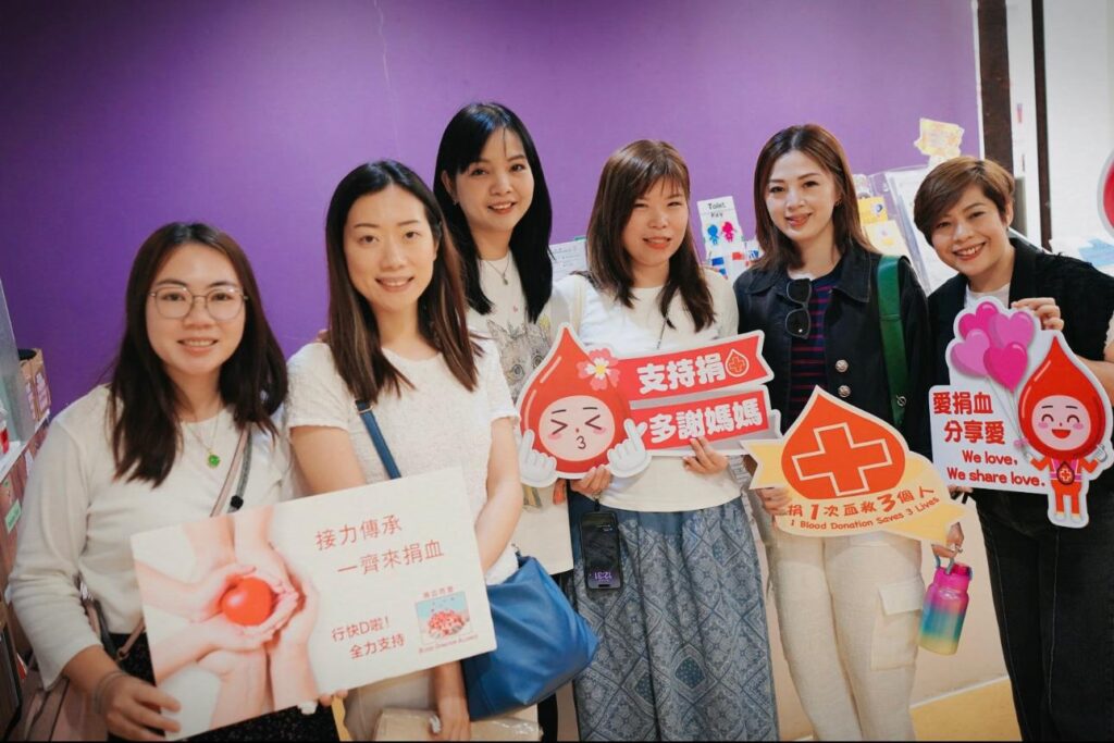 在這個節奏急促、價值多元的社會裡,有些人用成就證明自己,有些人用財富定義「成功」。而Anna,選擇用「付出」來療癒自己,也重新找到屬於她的富足。她說:「做義工最奇妙既地方,就係你好似係幫緊人,但其實係過程入面,你不斷重新認識自己,做一個更好既自己。」