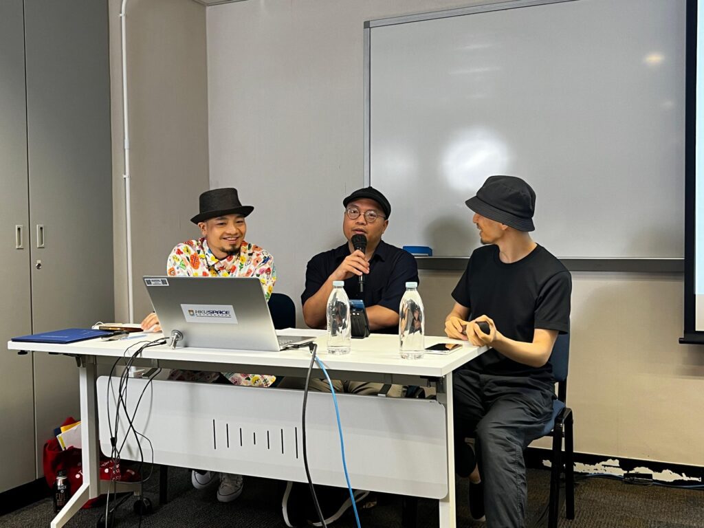 在科技急速進步的今天,一個簡單的指令,人工智能就能生成千變萬化的圖像。那麼,我們還需要插畫師嗎?還要學畫畫嗎?這是一場不只關於技術的對話,而是一段關於人、創作與時代的真誠對話。