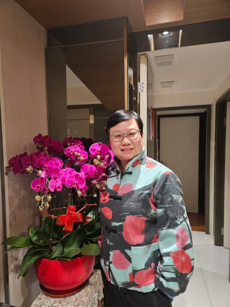 在這個充滿變數的世界,每個人都在尋找屬於自己的方向與價值。而「生命密碼」作為一種解析自我特質的方式,正逐漸引起關注。我們邀請到孟君蔚老師 Wendy,與我們分享她對生命密碼的見解,並剖析人們如何透過這套系統,更深入了解自己,進而改變命運。
