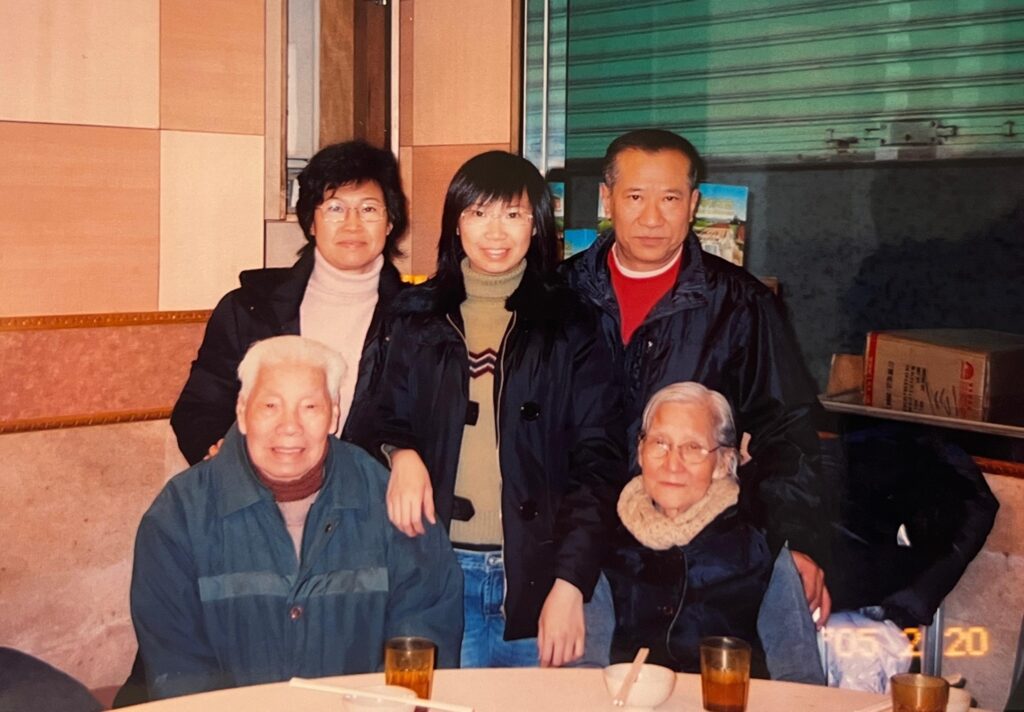 有些故事的開始,並不轟烈,卻深刻。對陳詩敏小姐(Kanas)而言,生命中一次真正的轉變,來自於爺爺年老生病時的一段經歷。那是一段看似平凡的照顧歷程,卻悄悄地,為她的人生打開了新的方向。