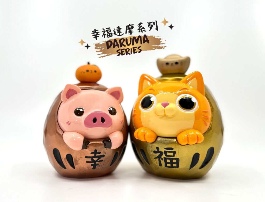 在香港這個節奏急促的城市裡,有人選擇默默耕耘,透過畫筆訴說心聲,也有人勇敢跳出舒適圈,為自己開創一條屬於創作人的路。鄭琪琪(Kiki)就是這樣一位走在設計與插畫之間,用角色打動人心的創作人。