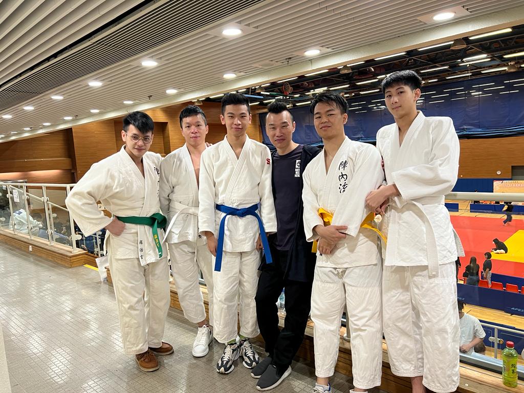 在許多人眼中，運動員的形象總是堅毅、果斷、充滿力量。但連敬峰（連Sir）的人生故事告訴我們，真正的強大，不只是來自體能的鍛鍊，更是來自心靈在風雨中仍選擇前行的決心。