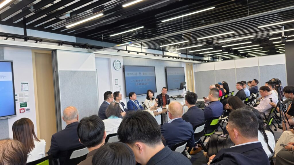 7月24日,在香港恒生大學M+校區舉行的「香港融合新視野——未來教育與未來人才校長論壇」上,多位教育界領袖齊聚一堂,探討香港教育的未來方向。當中,九龍真光中學校長李伊瑩女士的分享,帶來了許多啟發與思考。