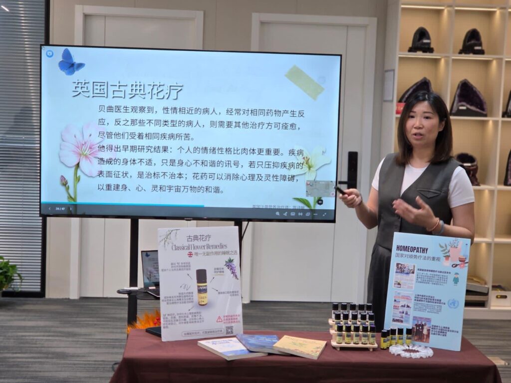 在這個不斷追求速度與效率的社會中,情緒與心理健康常被忽略。但陳詩敏小姐(Kanas)選擇走上一條不同的路——一條溫柔而堅定的療癒之路。她相信,一個人的轉變,可以拯救一個家庭;一個家庭的和諧,可以改變一個社區。這不是夢想,而是她每天親身經歷、親手實踐的現實。