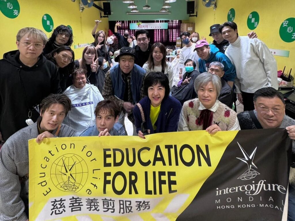 有些人做髮型,是為了潮流;有人,是為了生意;而對 Rick 來說,這是一場人生與藝術的修行。從一個拿著假髮練習的年輕人,到走進香港頂級旗艦店的專業髮型師,他走過的每一步,都不容易。但正是這些過程,讓他比別人更早看清一件事——會剪頭髮,不等於懂得服務人。