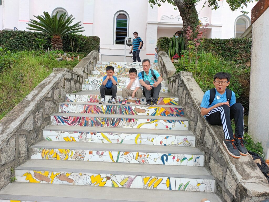 在很多人眼中，法律人總是西裝筆挺、理性冷靜，但馮健華律師（Franky）卻讓人看到另一個可能——一位懂得用心感受世界、喜歡分享知識、樂於陪伴別人走一段路的法律人。