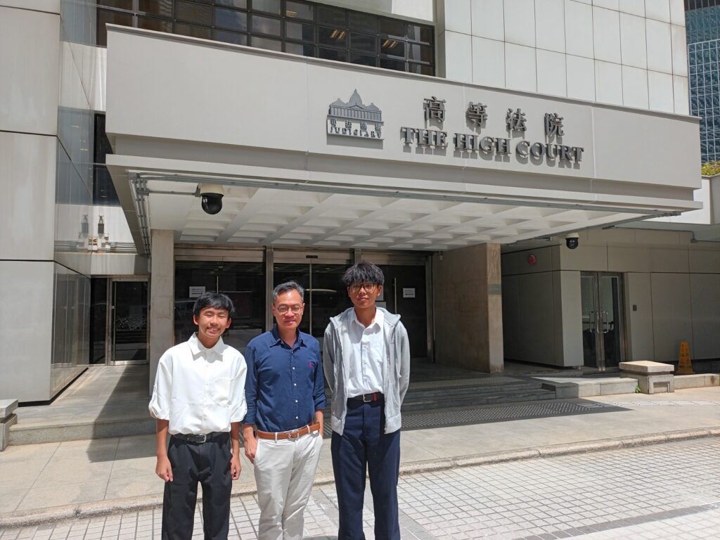 談起律師,很多人會想起法庭、合約、訴訟。但對馮健華律師(Franky)來說,法律不只是職業,更是一種可以幫助他人的工具。他沒有走什麼不一樣的路,只是在同樣的律師崗位上,用心多做了一點,讓更多人能夠接觸到本來遙不可及的法律支援。