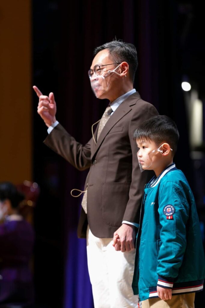 在這個講求效率與成果的社會,我們往往忽略了堅持初心、默默耕耘的人。馮健華律師(Franky)就是這樣一位低調的實踐者。他的故事告訴我們,一個人不一定要一開始就找到理想,但只要心中有夢、有愛,最終都可以走到對的地方。