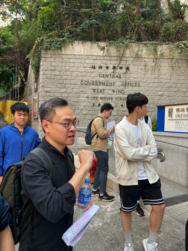 在很多人眼中，法律人總是西裝筆挺、理性冷靜，但馮健華律師（Franky）卻讓人看到另一個可能——一位懂得用心感受世界、喜歡分享知識、樂於陪伴別人走一段路的法律人。