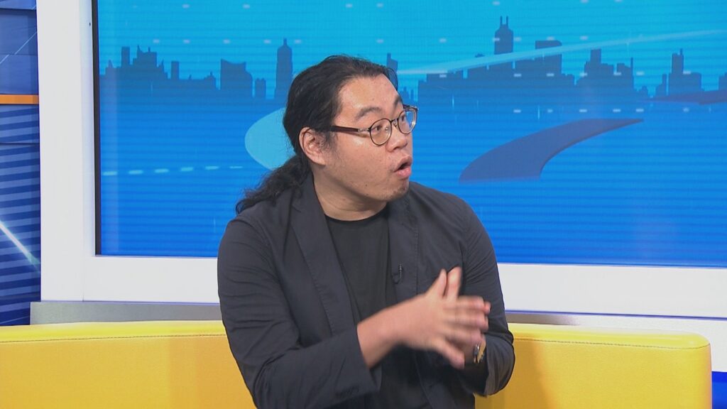 劉家樂（Martin）不是一位典型的攝影師。他不愛自稱「老師」，不急著為別人立下攝影的規則，更不相信一蹴而就的成功。他說：「我拍了兩年多，還未有資格去教人。」但正是這份謙遜與專注，讓他在鏡頭後走出屬於自己的風格與軌跡。