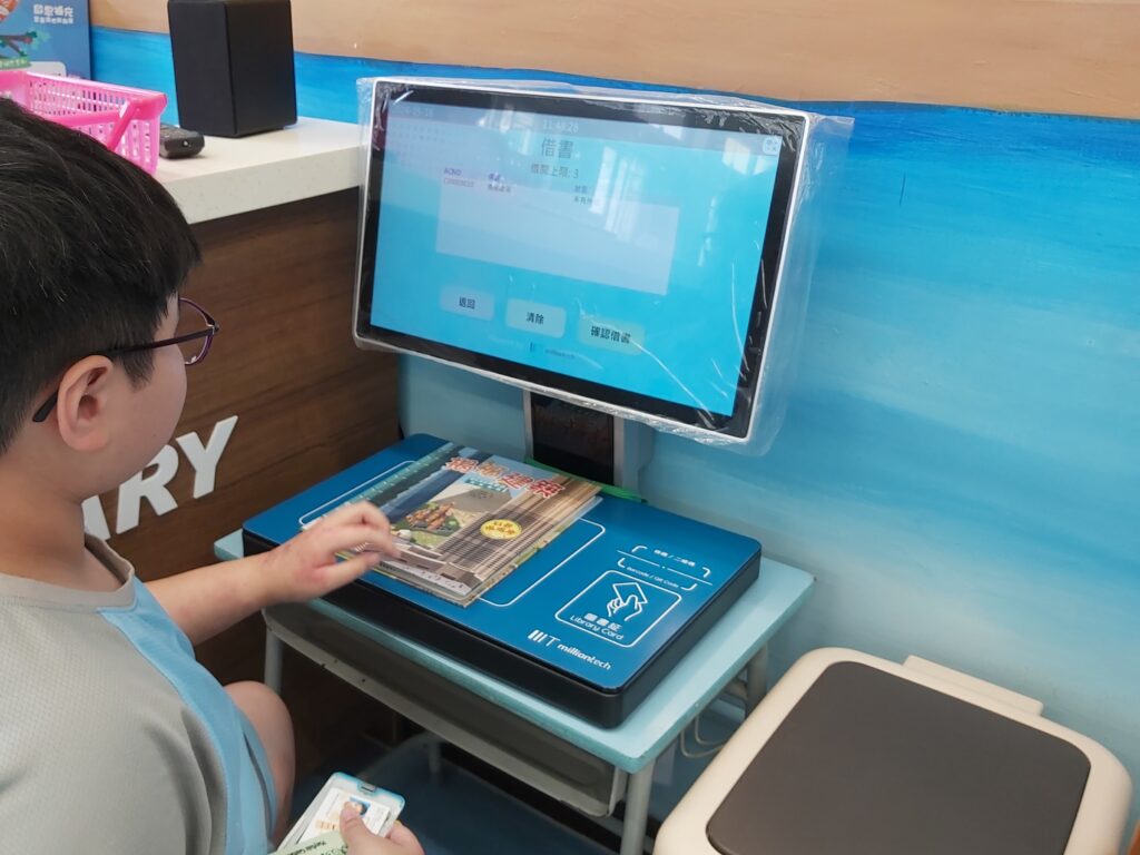 在香港資訊科技界，有一位創業者走過了將近四十年的歲月。他是Million Tech的創辦人謝小江（Nelson），在這段不斷變遷的科技洪流中，他靠著創新、堅持與「為人服務」的理念，帶領企業穩步成長，寫下本地創科界的一頁佳話。