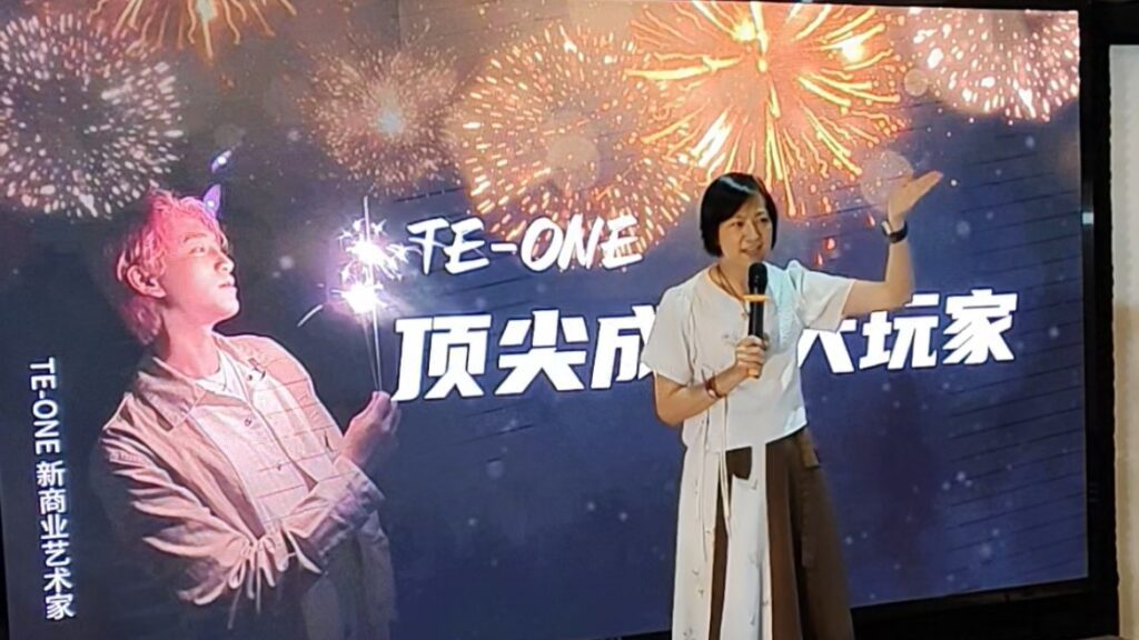 「以前我是一條鹹魚，沒有夢想，也沒有人問過我有什麼夢想。」陳玥汐這樣形容自己過去的狀態。她從事人力資源工作多年，坦言當初選這條路，並沒有什麼特別原因，只是順著課堂、順著畢業後的方向，走著走著就成了職涯的一部分。但就在幾個月前，生命有了轉變。