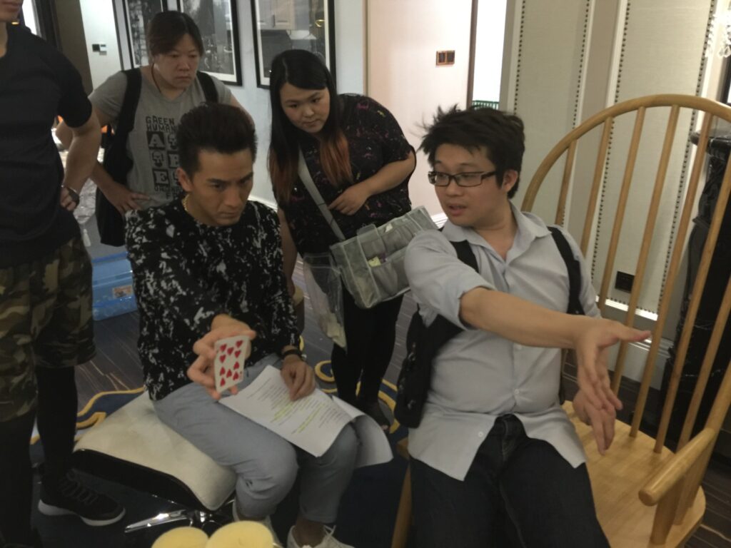 在這個急功近利的時代,仍有人用十年磨一劍,堅持信念、走出屬於自己的路。歐錦豪先生(人稱三Sir)就是其中之一。他的故事,沒有華麗的語言,沒有宏大的口號,卻在每一個選擇、每一次轉變中,流露出一份真誠與執著。