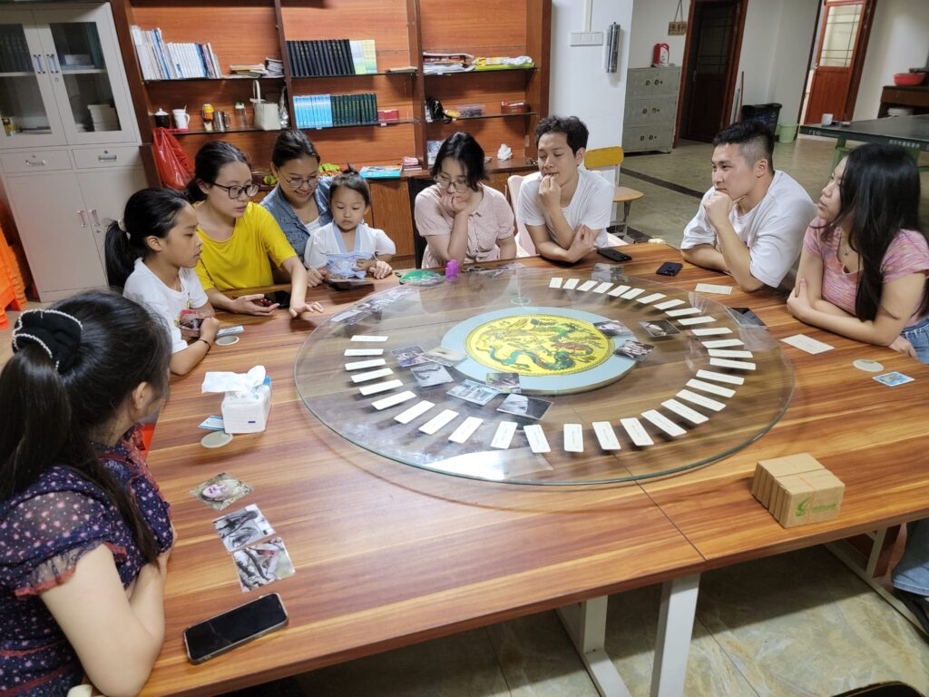 在這個資訊爆炸、觀念多元的時代,我們常聽見一句話:「不好意思。」但究竟什麼是「不好意思」?當它成為一種不負責任的藉口時,是否也在默默消磨我們與人之間的連結與信任?與生命領航協會創辦人霍耀明 (Ben爸) 坐下來,聊起他在生命教育路上的親身經歷。他沒有用高深的理論說教,而是分享了一個真實而簡單的故事。